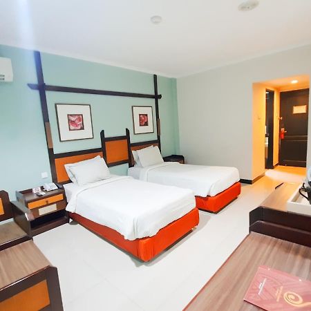 Hotel Sofia Juanda Surabaya Сидоарджо Экстерьер фото
