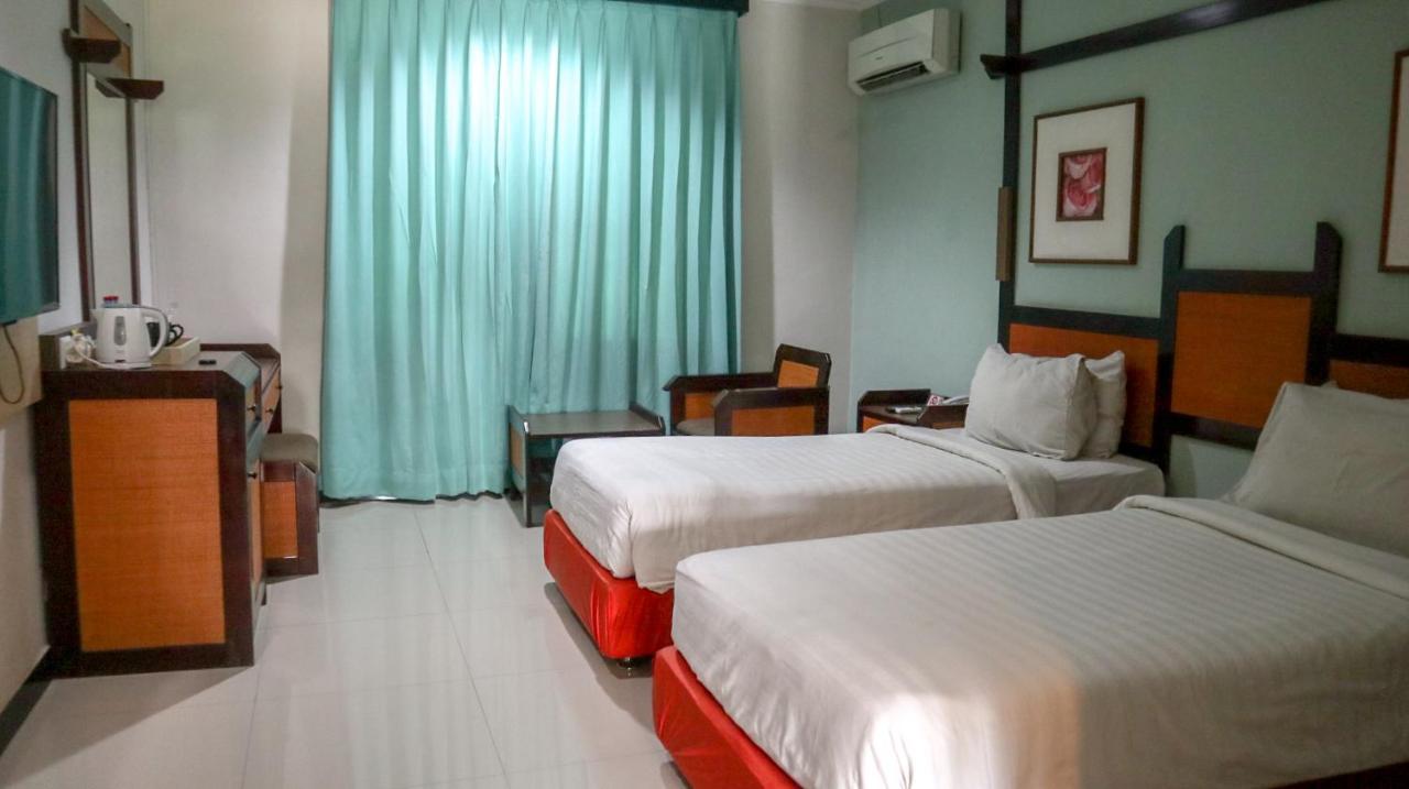 Hotel Sofia Juanda Surabaya Сидоарджо Экстерьер фото