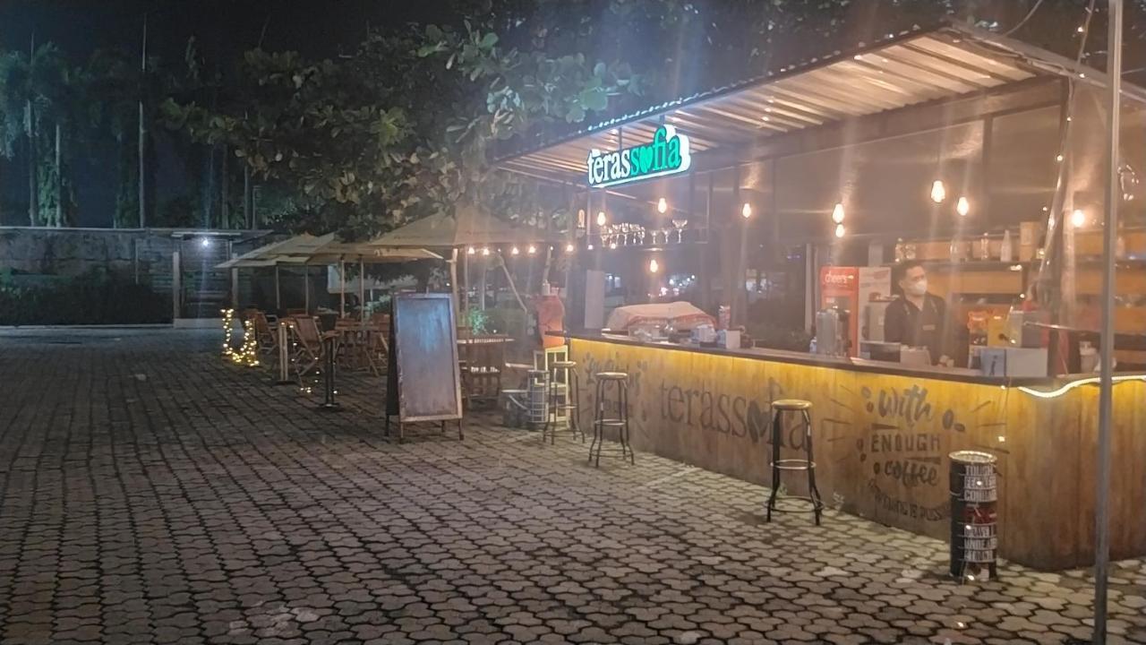 Hotel Sofia Juanda Surabaya Сидоарджо Экстерьер фото