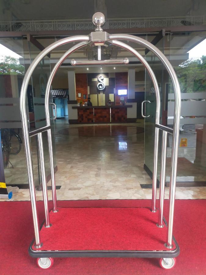 Hotel Sofia Juanda Surabaya Сидоарджо Экстерьер фото