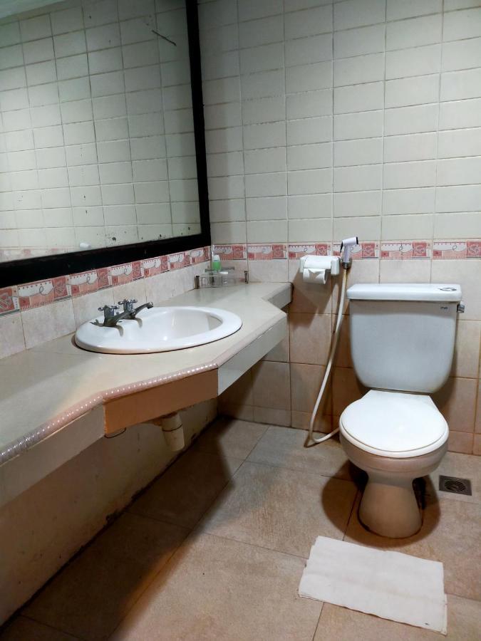 Hotel Sofia Juanda Surabaya Сидоарджо Экстерьер фото