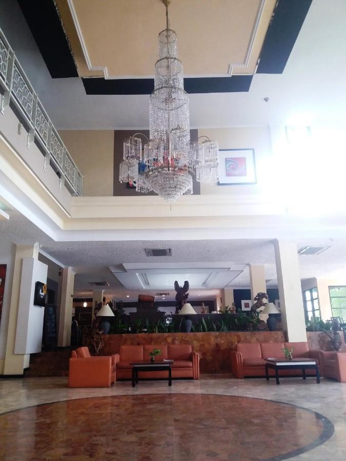 Hotel Sofia Juanda Surabaya Сидоарджо Экстерьер фото