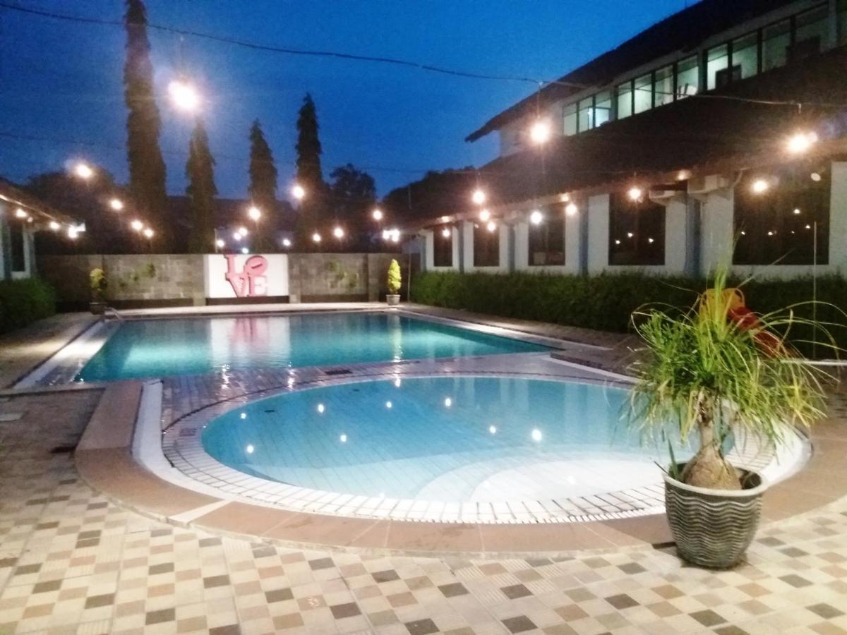 Hotel Sofia Juanda Surabaya Сидоарджо Экстерьер фото